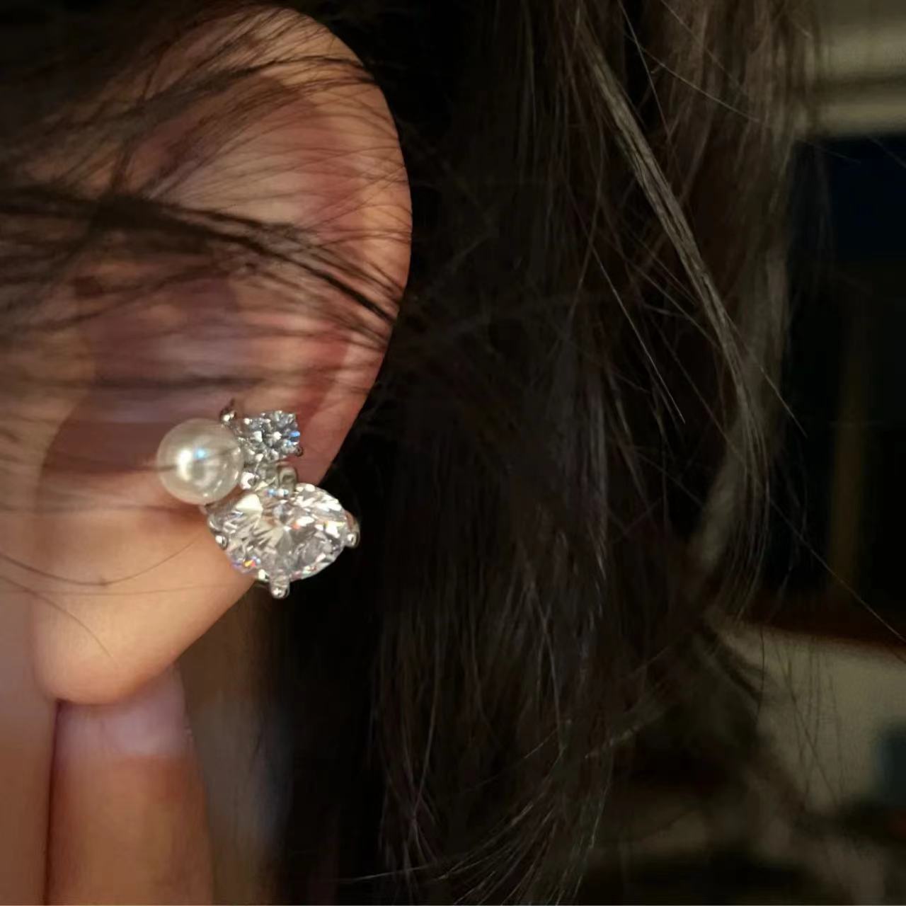 Ear Cuff No Piercing - 1 szt. Błyszczący Klips na Ucho