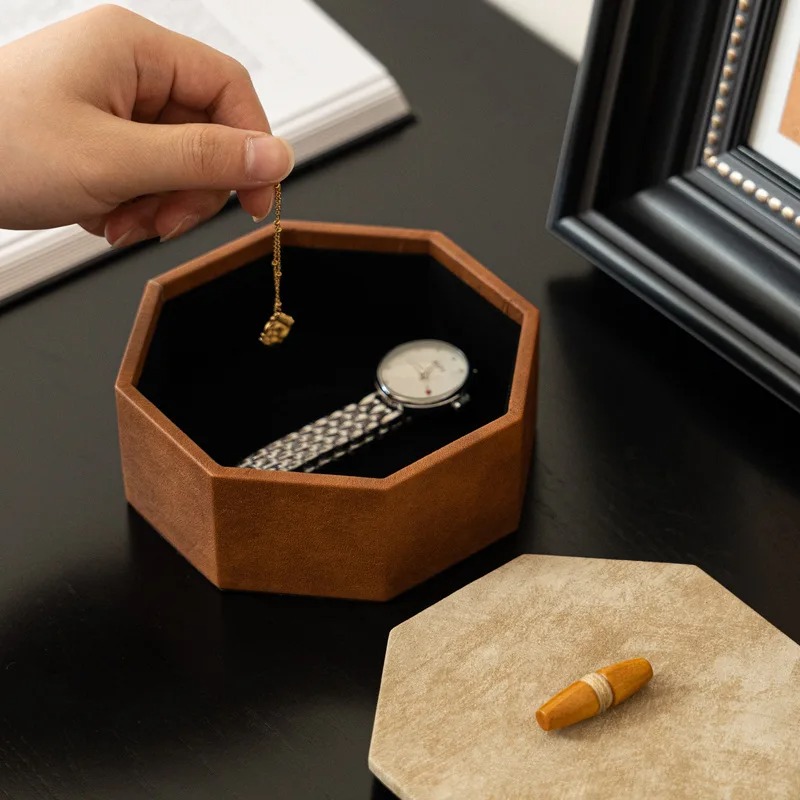 Luksusowe, ośmiokątne pudełko  – Jewelry Box With Watches recenzja i cena