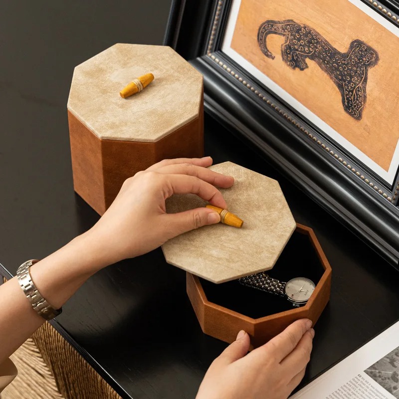 Luksusowe, ośmiokątne pudełko  – Jewelry Box With Watches recenzja i cena